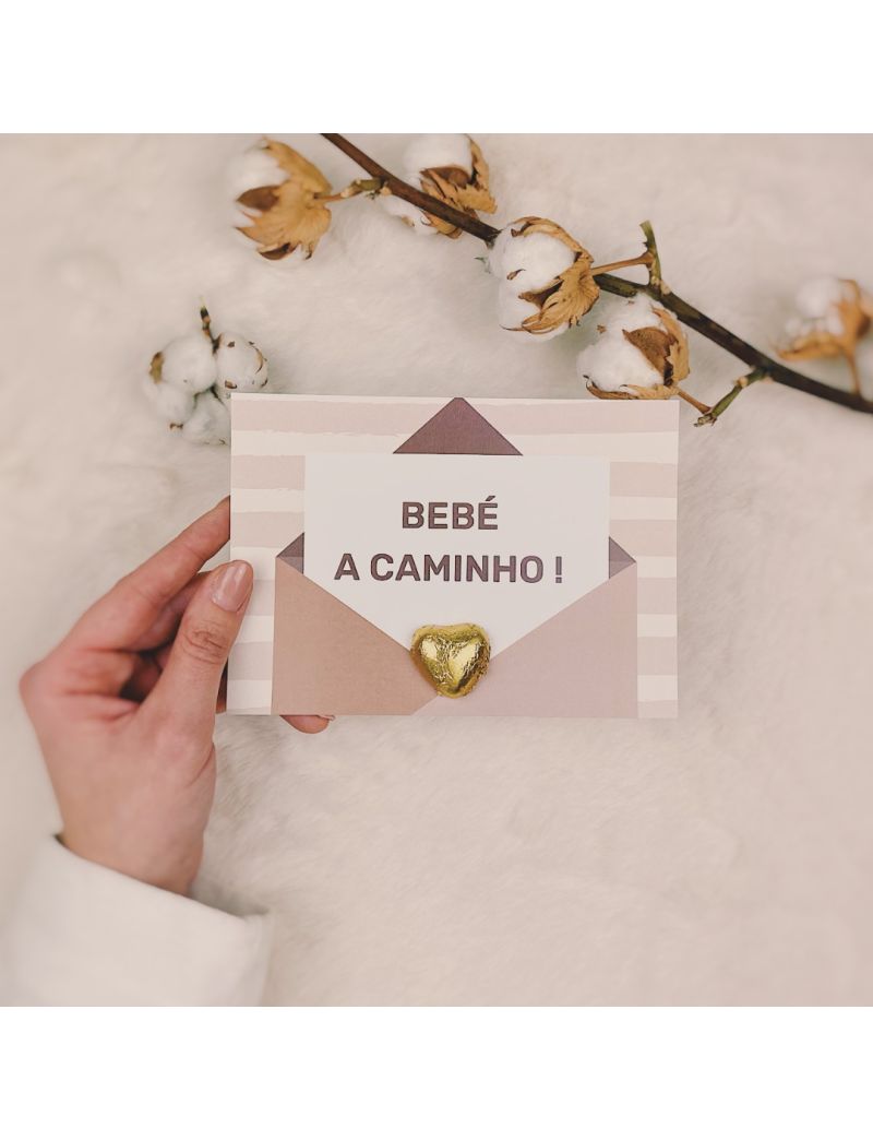 Cartão “Bebé a caminho” com chocolate